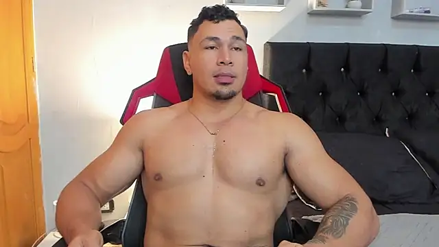 Snapshot of tyler_hank01 chatting on March 17, 3:33 am tyler hank01 online show from March 17, 3:33 am