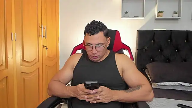 Snapshot of tyler_hank01 chatting on March 29, 7:25 pm tyler hank01 online show from March 29, 7:25 pm