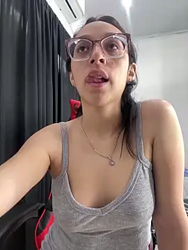 Snapshot of Ninnfa chatting on December 7, 9:44 pm Ninnfa online show from December 7, 9:44 pm