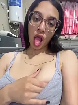 Snapshot of Ninnfa chatting on December 13, 11:34 am Ninnfa online show from December 13, 11:34 am