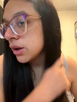 Snapshot of Ninnfa chatting on November 4, 5:01 pm Ninnfa online show from November 4, 5:01 pm