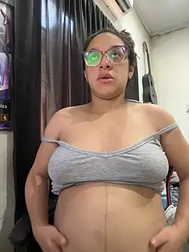 Snapshot of Ninnfa chatting on November 13, 5:23 pm Ninnfa online show from November 13, 5:23 pm