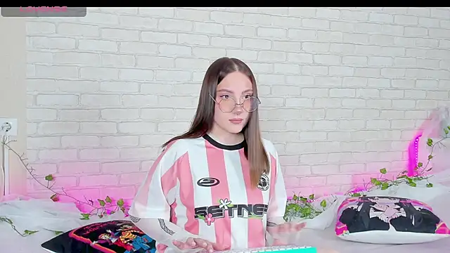 Snapshot of LinaKenny chatting on November 26, 4:08 pm LinaKenny online show from November 26, 4:08 pm