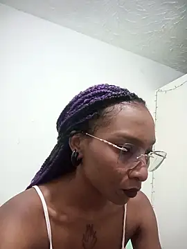 Snapshot of Majo_Smith25 chatting on November 14, 6:01 am Majo Smith25 online show from November 14, 6:01 am