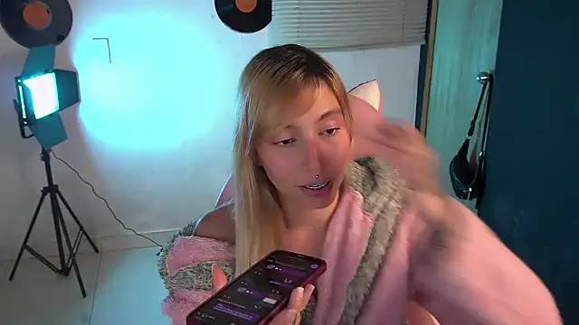 Snapshot of Saucy_Jenn chatting on April 24, 4:26 am Saucy Jenn online show from April 24, 4:26 am