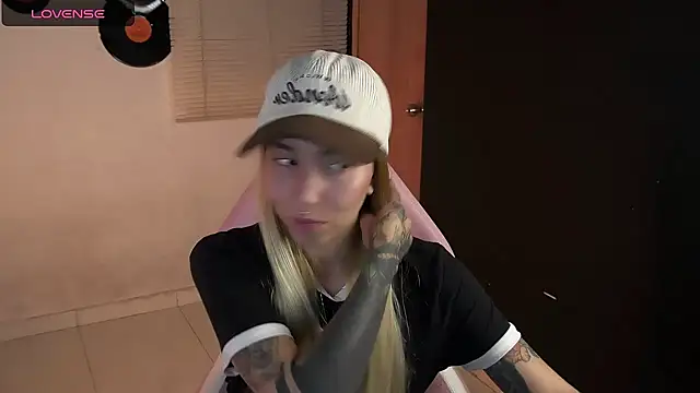 Saucy Jenn online show from June 21, 4:04 am