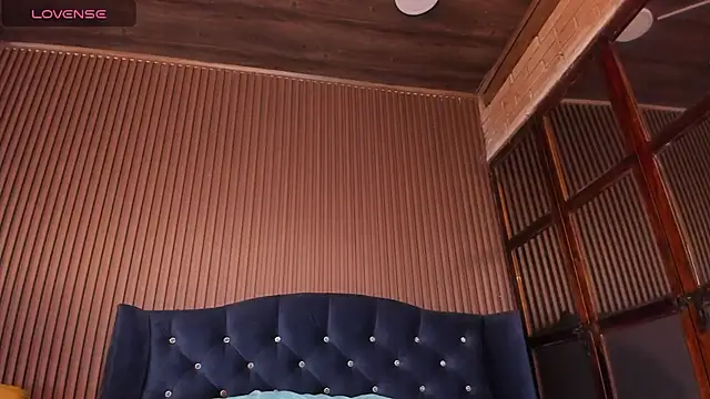 Snapshot of JuliaDawson_ chatting on February 6, 7:56 am JuliaDawson online show from February 6, 7:56 am