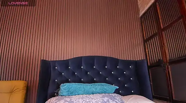 Snapshot of JuliaDawson_ chatting on February 10, 5:03 am JuliaDawson online show from February 10, 5:03 am