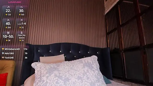 Snapshot of JuliaDawson_ chatting on February 3, 2:53 am JuliaDawson online show from February 3, 2:53 am