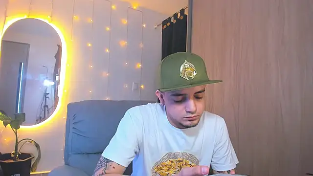 alejandro calderon1 online show from December 28, 5:44 am