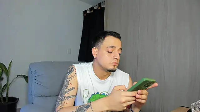 alejandro calderon1 online show from March 6, 4:52 am