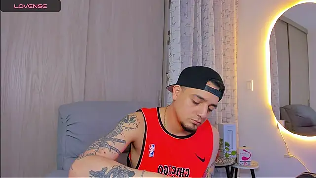 alejandro calderon1 online show from November 6, 3:18 am