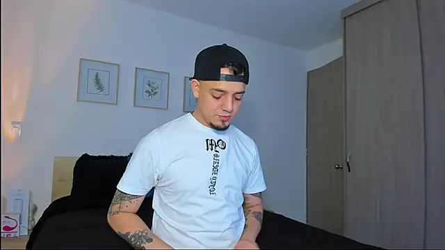 alejandro calderon1 online show from December 19, 4:30 am