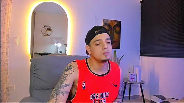 alejandro calderon1 online show from February 25, 5:06 am