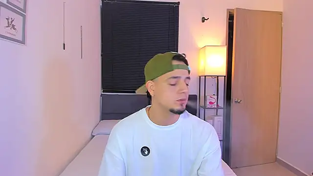 alejandro calderon1 online show from April 8, 4:45 am