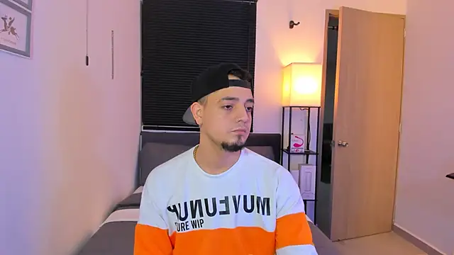 alejandro calderon1 online show from April 16, 5:19 am