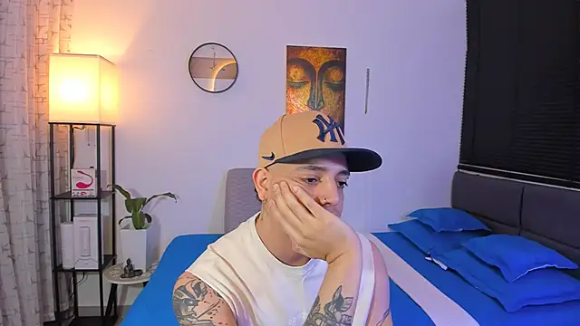 Snapshot of alejandro_calderon1 chatting on May 15, 10:50 pm alejandro calderon1 online show from May 15, 10:50 pm