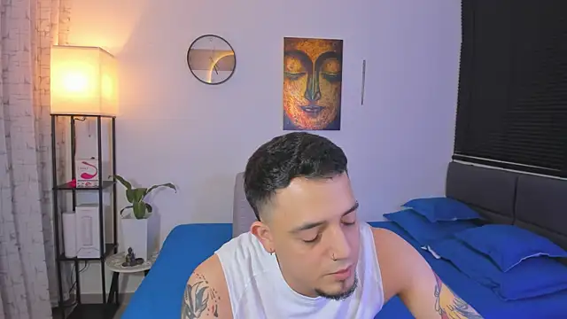Snapshot of alejandro_calderon1 chatting on May 18, 1:35 am alejandro calderon1 online show from May 18, 1:35 am