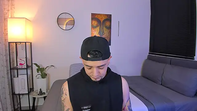 Snapshot of alejandro_calderon1 chatting on May 24, 1:32 am alejandro calderon1 online show from May 24, 1:32 am
