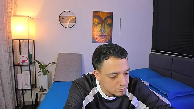 Snapshot of alejandro_calderon1 chatting on June 1, 4:14 am alejandro calderon1 online show from June 1, 4:14 am