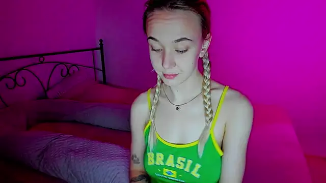 SexyCocobutt online show from December 6, 7:54 am