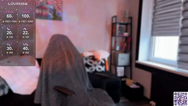 Chanel Gill online show from November 9, 8:45 am