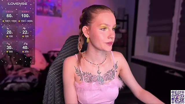 Chanel Gill online show from November 21, 7:45 pm