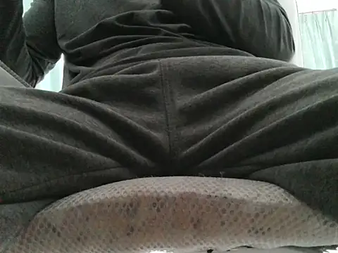 Snapshot of shezai1075461868 chatting on February 27, 8:36 am shezai1075461868 online show from February 27, 8:36 am