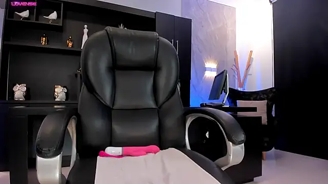 Snapshot of JennaOlsonX chatting on January 18, 9:34 pm JennaOlsonX online show from January 18, 9:34 pm