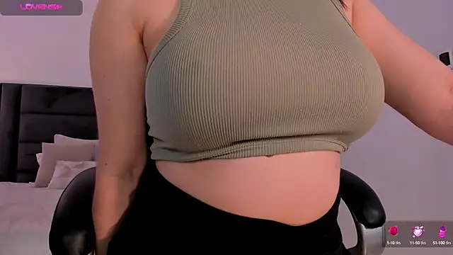 Snapshot of JennaOlsonX chatting on February 1, 1:12 am JennaOlsonX online show from February 1, 1:12 am