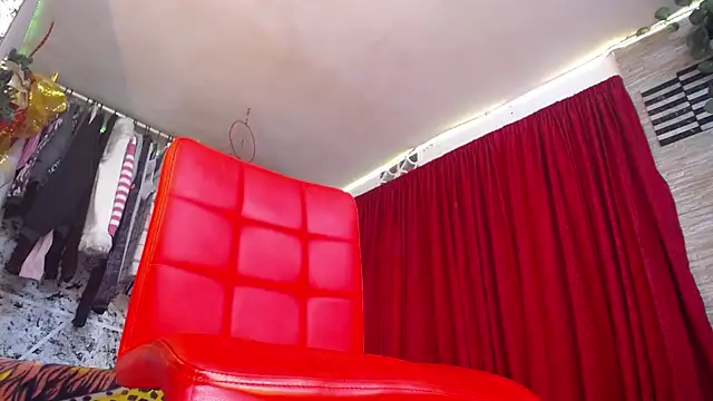 Snapshot of hornytsblonde chatting on December 20, 2:46 pm hornytsblonde online show from December 20, 2:46 pm