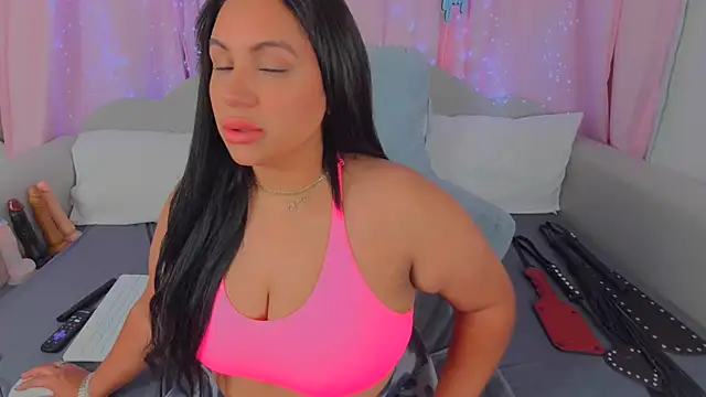 MeghanXO online show from October 13, 1:11 pm