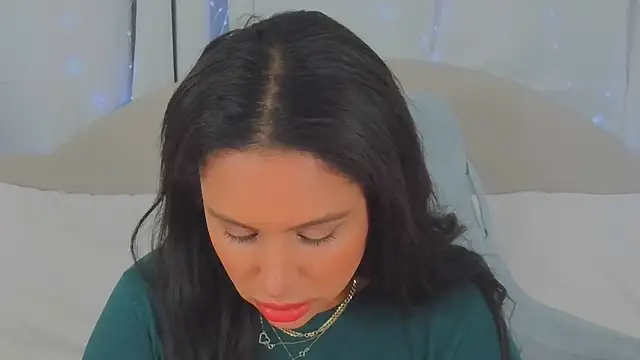 MeghanXO online show from February 3, 2:33 pm