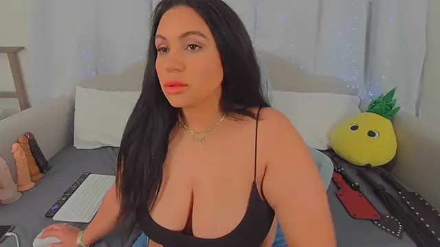 MeghanXO online show from February 12, 2:23 pm