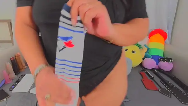 MeghanXO online show from April 9, 2:00 pm