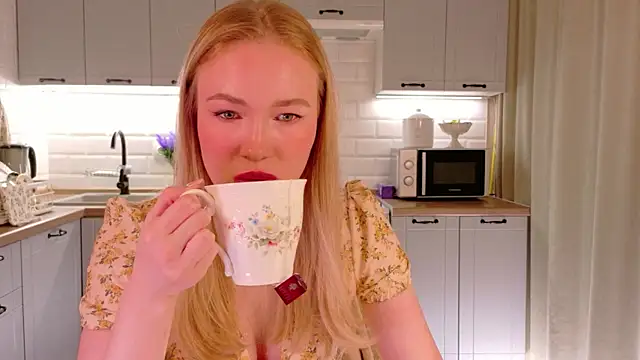 Veronika Mitchel online show from April 7, 4:18 pm