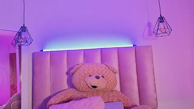 Snapshot of pameela_brown chatting on January 17, 10:02 pm pameela brown online show from January 17, 10:02 pm