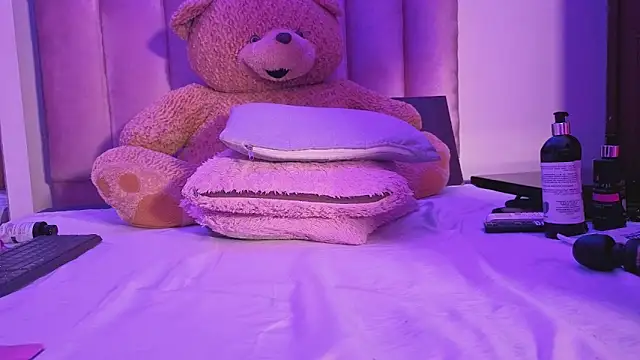 Snapshot of pameela_brown chatting on February 3, 2:53 am pameela brown online show from February 3, 2:53 am