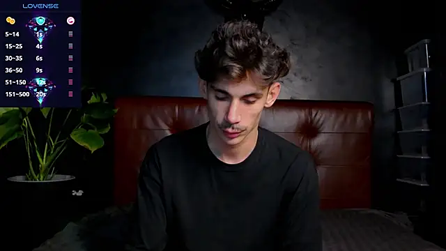 Snapshot of DanielCrush1 chatting on November 1, 2:52 pm DanielCrush1 online show from November 1, 2:52 pm