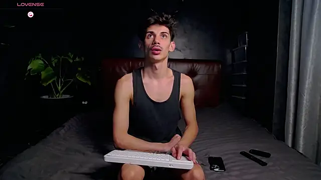 Snapshot of DanielCrush1 chatting on November 5, 10:59 am DanielCrush1 online show from November 5, 10:59 am