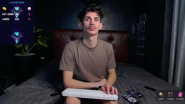 Snapshot of DanielCrush1 chatting on November 8, 10:59 am DanielCrush1 online show from November 8, 10:59 am