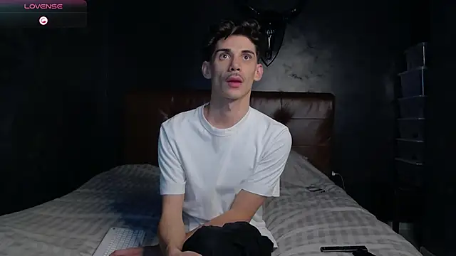 Snapshot of DanielCrush1 chatting on November 25, 5:24 pm DanielCrush1 online show from November 25, 5:24 pm