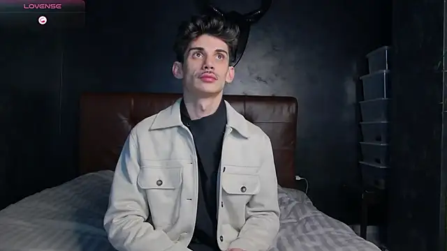 Snapshot of DanielCrush1 chatting on January 6, 7:06 pm DanielCrush1 online show from January 6, 7:06 pm