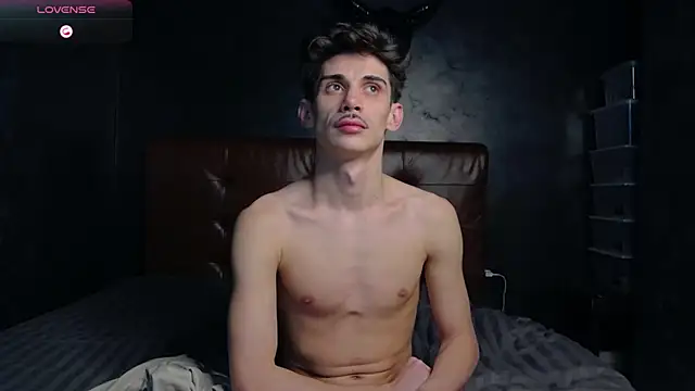 Snapshot of DanielCrush1 chatting on January 9, 2:36 am DanielCrush1 online show from January 9, 2:36 am