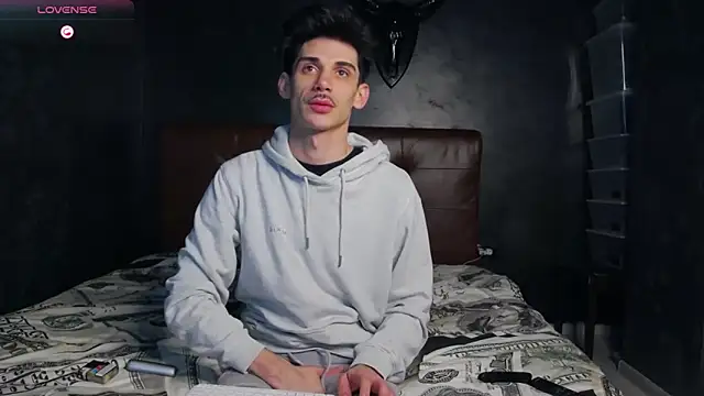 Snapshot of DanielCrush1 chatting on February 17, 7:27 am DanielCrush1 online show from February 17, 7:27 am