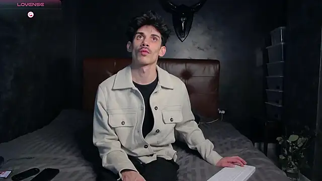 Snapshot of DanielCrush1 chatting on February 23, 8:17 pm DanielCrush1 online show from February 23, 8:17 pm