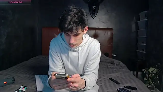 Snapshot of DanielCrush1 chatting on February 24, 7:01 pm DanielCrush1 online show from February 24, 7:01 pm