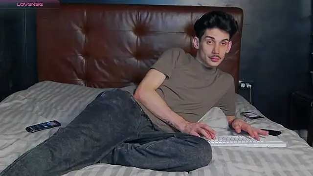 Snapshot of DanielCrush1 chatting on March 15, 3:18 pm DanielCrush1 online show from March 15, 3:18 pm