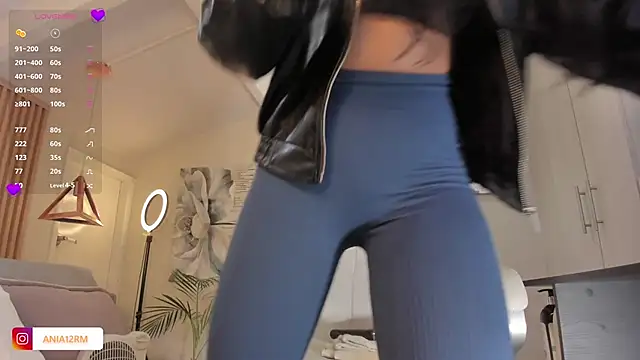 catalinasaiz online show from November 14, 2:05 pm