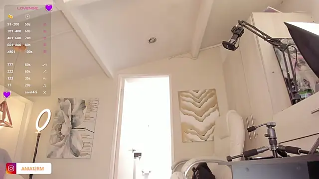 catalinasaiz online show from December 20, 2:13 pm